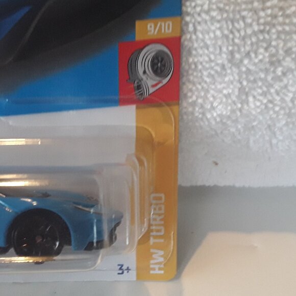 Hot Wheels 2017 Ford GT sealed in package - Picture 3 of 5